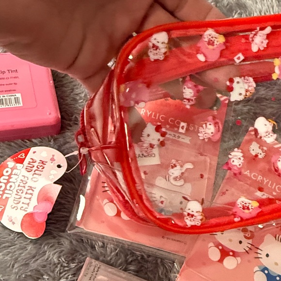 Hello Kitty Clear Red Bag with Accessories - Picture 3 of 5